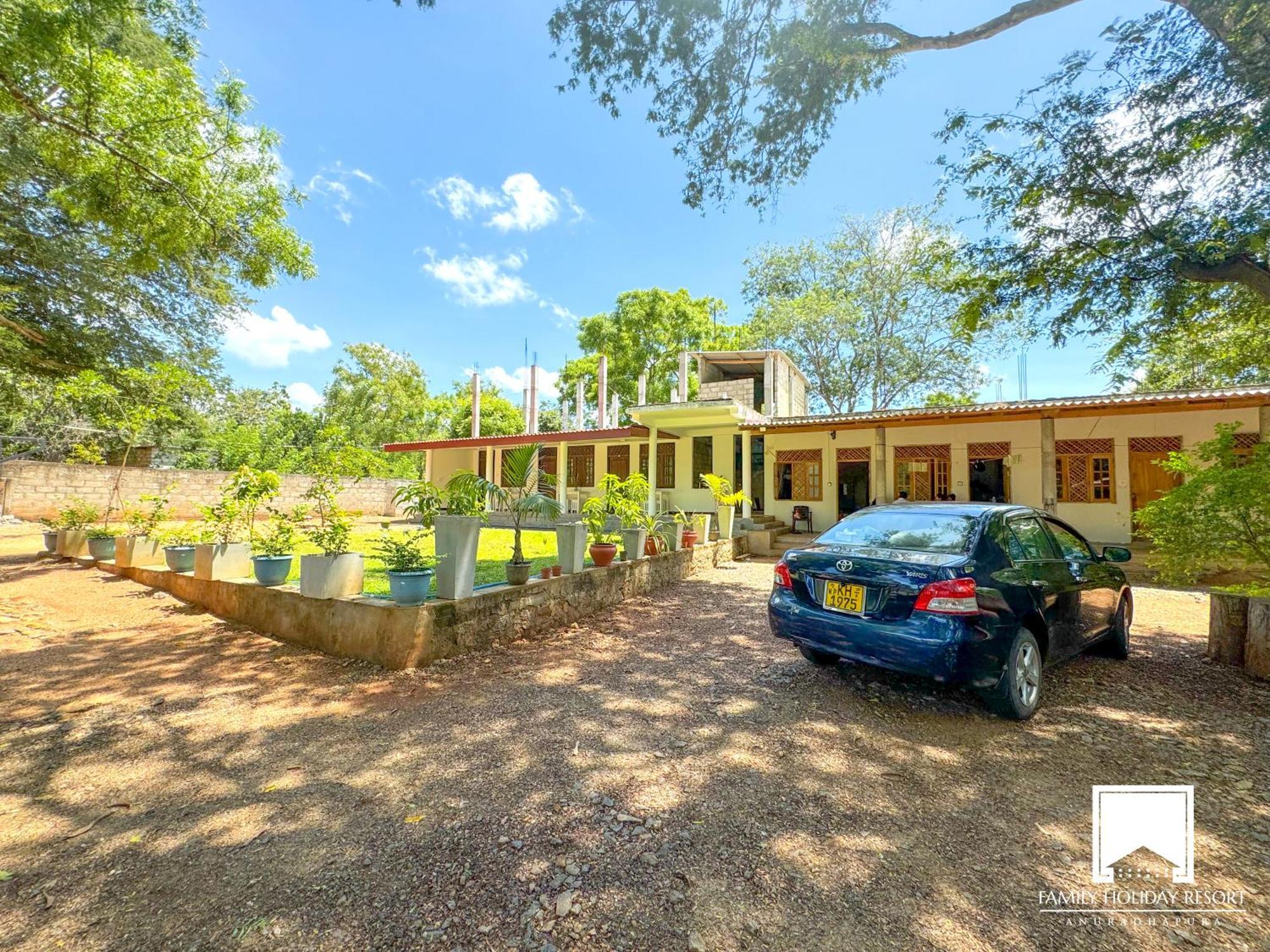 Family Holiday Resort Anuradhapura Exterior photo
